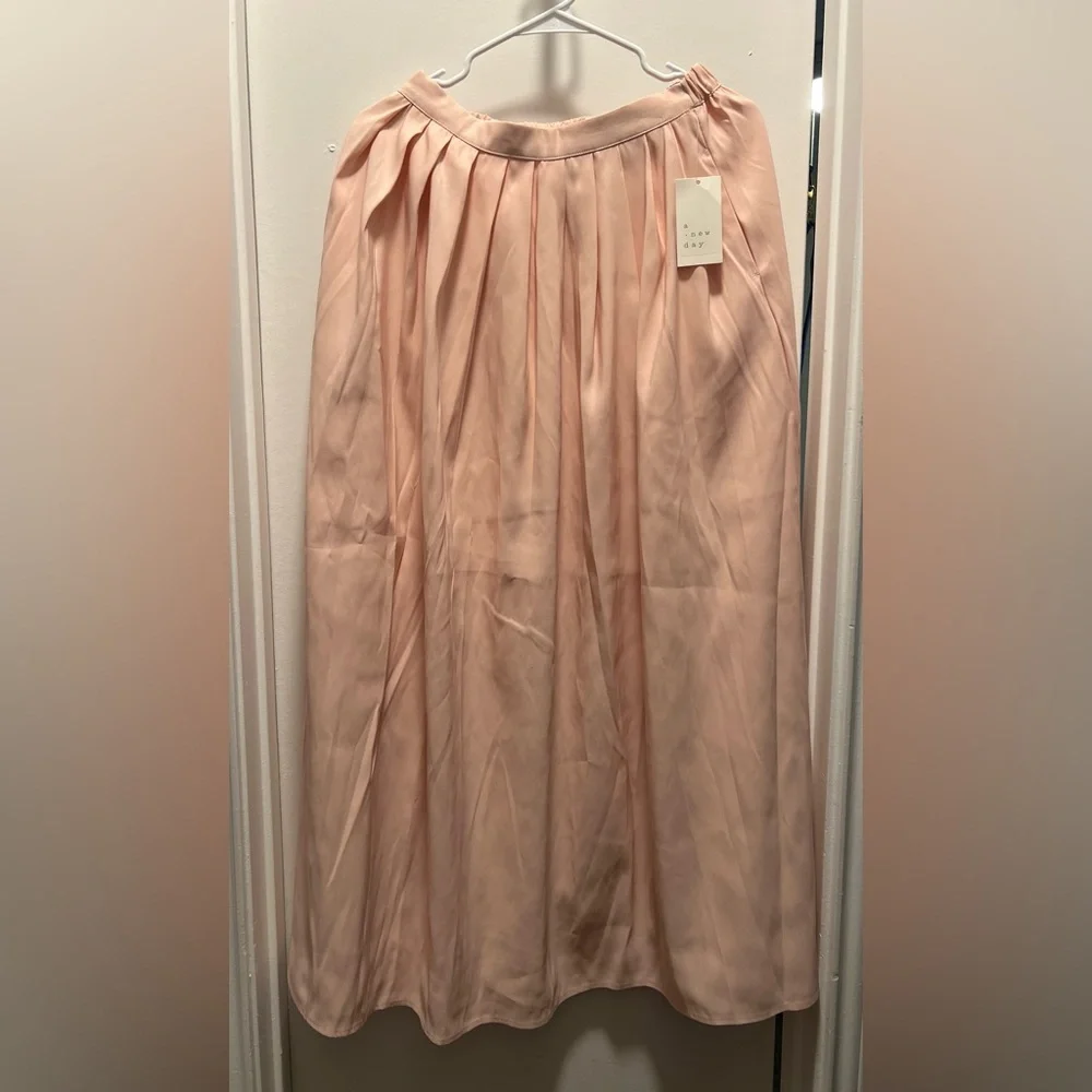 Elegant Pink Skirt - Picture 10 of 10